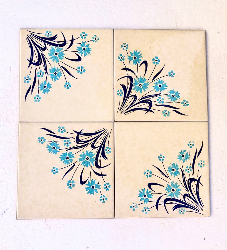 4 Spanish 70s blue and cream tiles – Flower power, romantic Fat Lava, photo 2 of 10