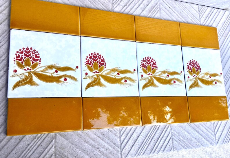 Vintage 70s tiles – 12 pc – Fat Lava Original yellow salvaged retro flower tiles, photo 5 of 10