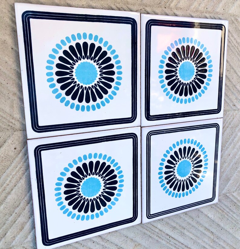 Spanish 60s 70s vintage tiles Unused – 4 pc blue daisy retro tiles, photo 5 of 8