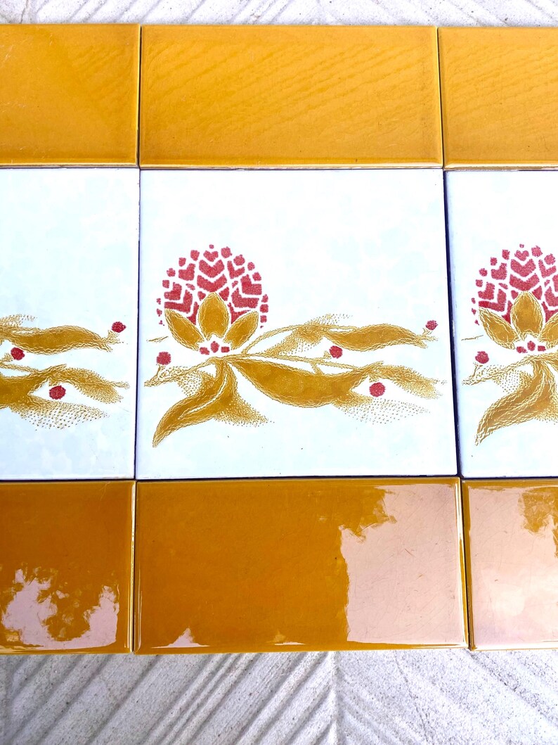 Vintage 70s tiles – 12 pc – Fat Lava Original yellow salvaged retro flower tiles, photo 7 of 10