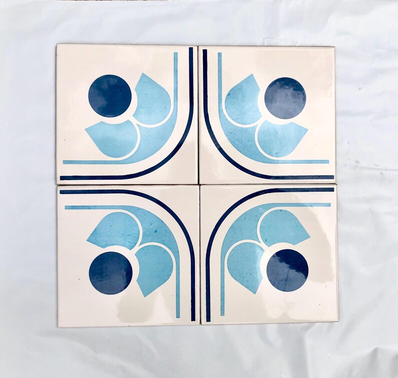 Spanish 60s 70s vintage tiles Unused – 4 pc blue flower retro tiles, photo 2 of 8