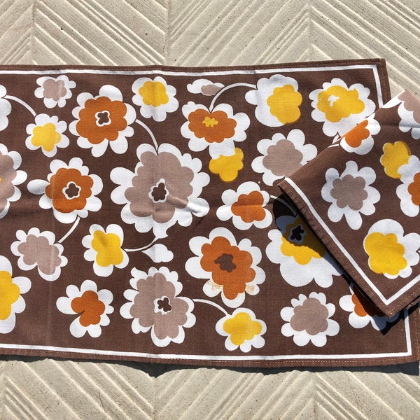 60er - 70er Jahre Set groovy Blumen bedruckt kleine Platzmatte + Serviette. Mid Century Modern. Hergestellt in Spanien. Groovy, Pop Design Vintage Stoff