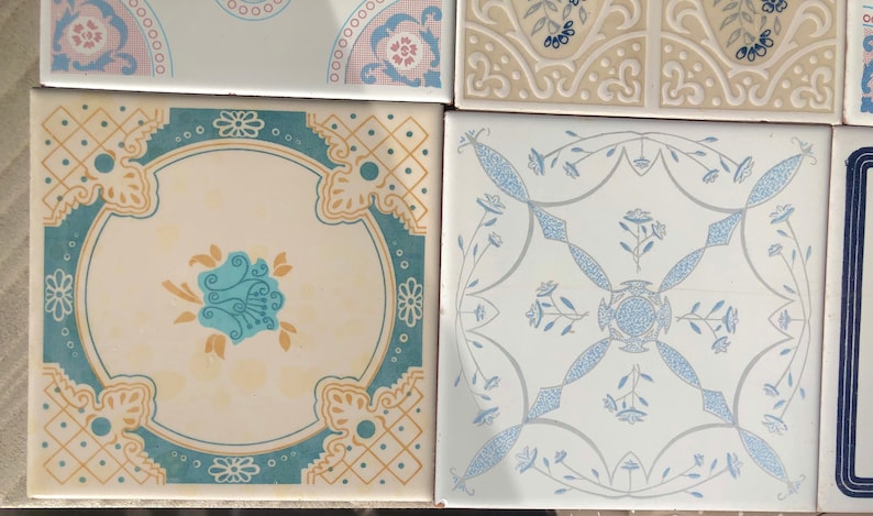 9 Spanish vintage tiles from the 60s - 70s – Unused blue, green, pink + yellow floral tiles, photo 5 of 10
