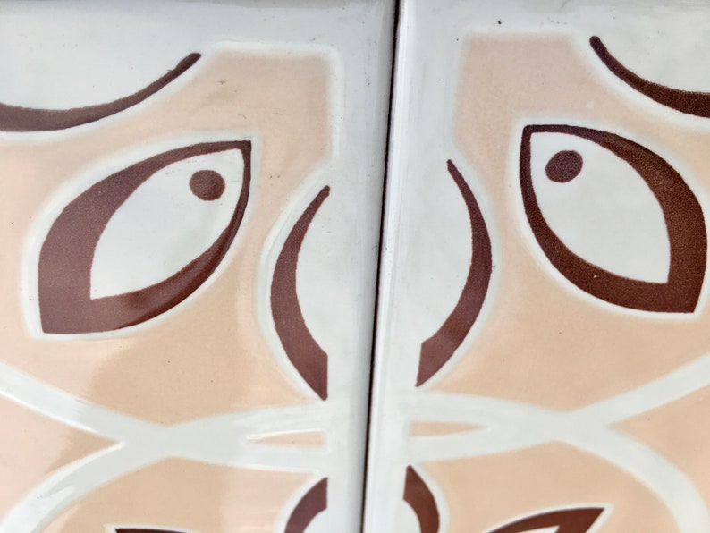 4 pc - 70s vintage tiles – Mid century pink and burgundy geometric tiles from Spain, photo 5 of 7
