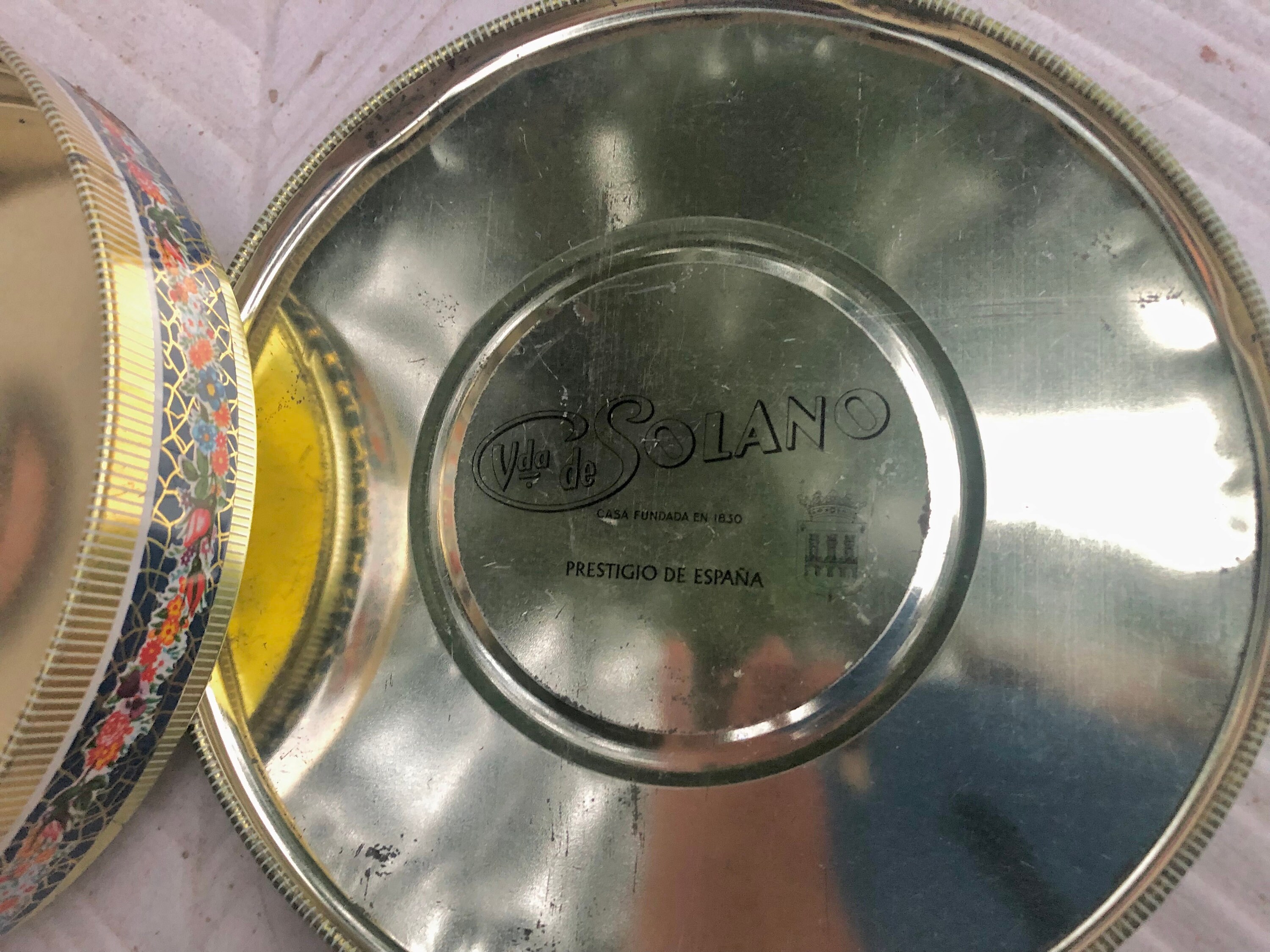 50s - 60s Vintage Tin Can. Metallic Container. Beautiful Art Nouveau Floral  Design in Blue and Gold. Made in Spain by F. Solano in Logroño - Etsy