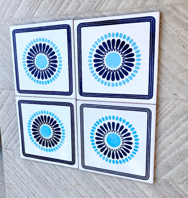 Spanish 60s 70s vintage tiles Unused – 4 pc blue daisy retro tiles, photo 4 of 8