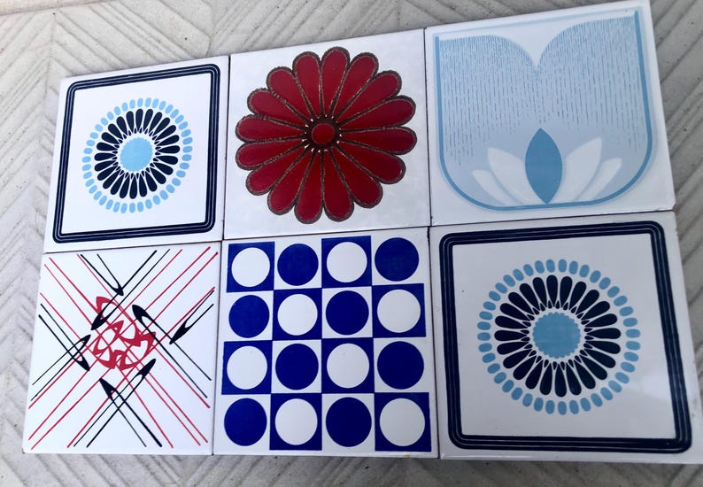 6 vintage 70s groovy majolica tiles in red and blue, photo 4 of 9