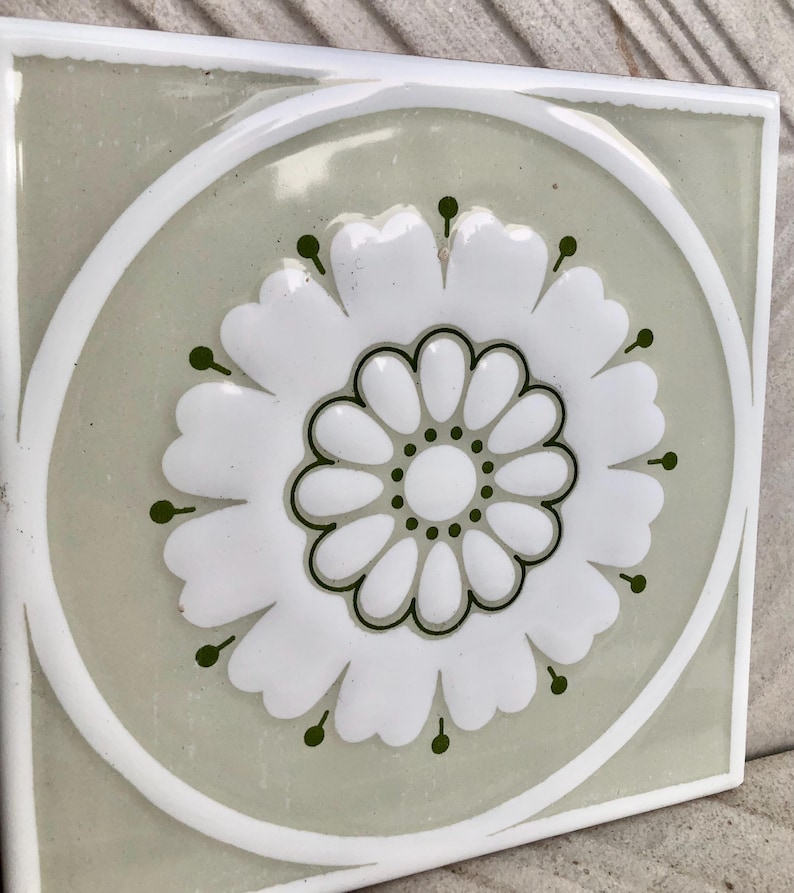 Vintage tiles from Spain – 4 tile mural – 70s flower power in green, orange, cream, photo 7 of 10