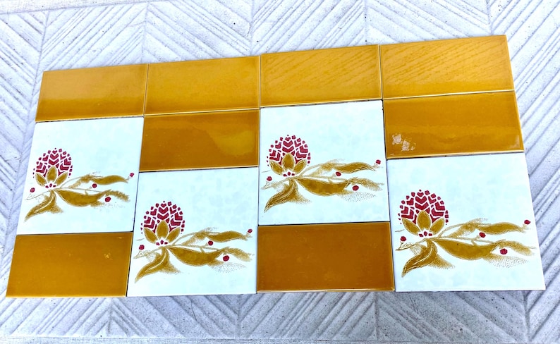 Vintage 70s tiles – 12 pc – Fat Lava Original yellow salvaged retro flower tiles, photo 4 of 10