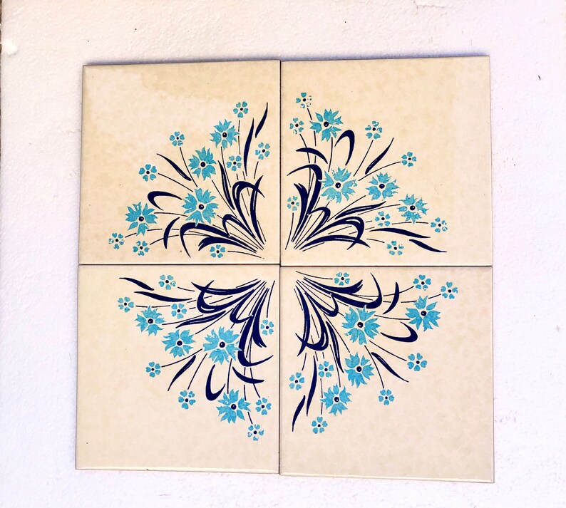 4 Spanish 70s blue and cream tiles – Flower power, romantic Fat Lava, photo 8 of 10