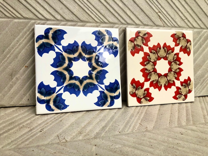 2 vintage 70s groovy majolica tiles in red and blue, photo 7 of 10