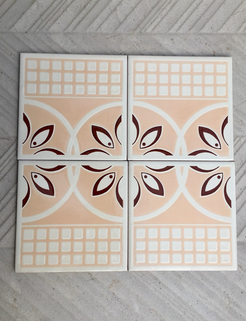 4 pc - 70s vintage tiles – Mid century pink and burgundy geometric tiles from Spain, photo 2 of 7