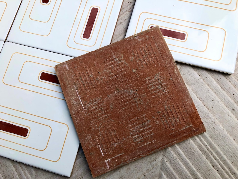 4 Spanish 70s vintage tiles – Brown, mustard yellow, cream, pop art style tiles, photo 8 of 10