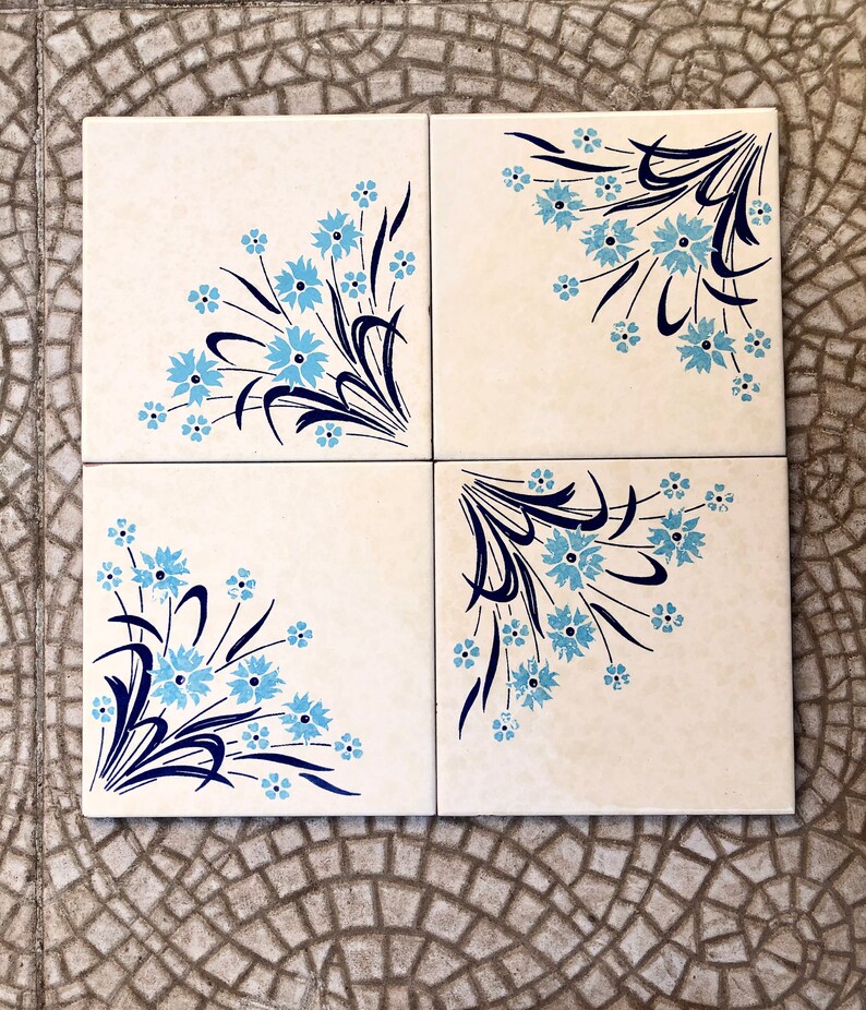 4 Spanish 70s blue and cream tiles – Flower power, romantic Fat Lava, photo 5 of 10
