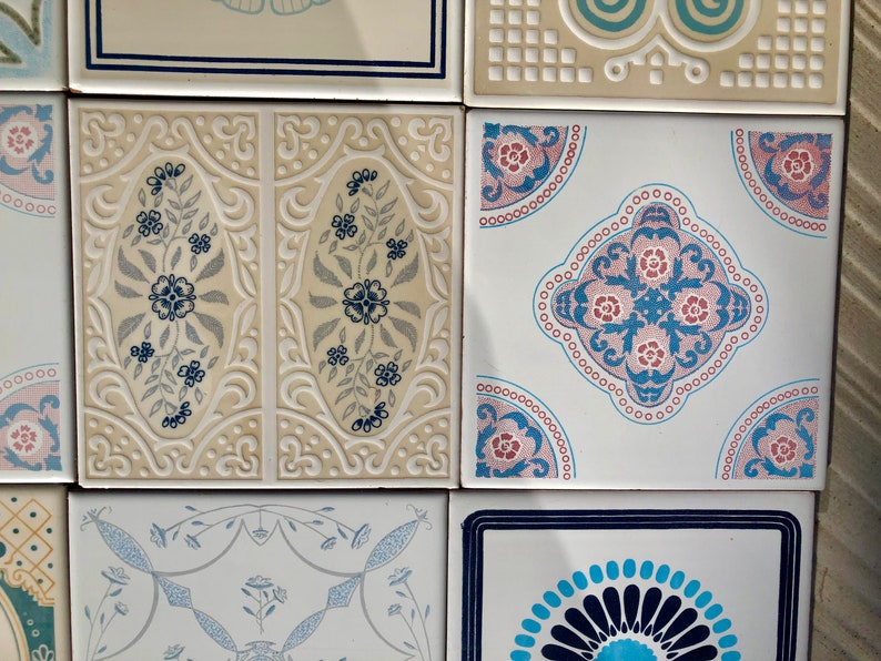 9 Spanish vintage tiles from the 60s - 70s – Unused blue, green, pink + yellow floral tiles, photo 6 of 10