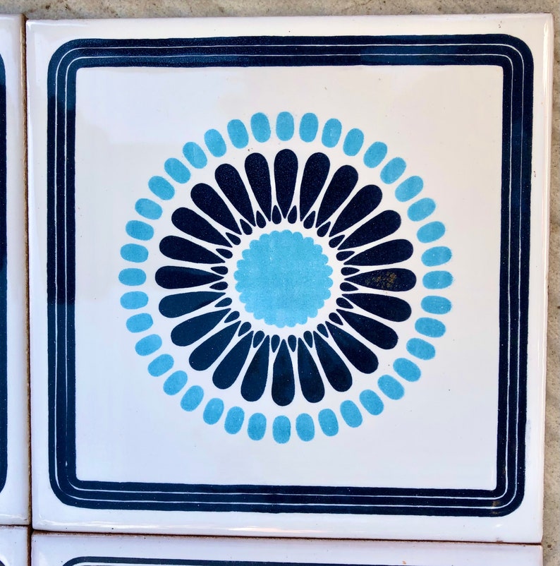 Spanish 60s 70s vintage tiles Unused – 4 pc blue daisy retro tiles, photo 2 of 8