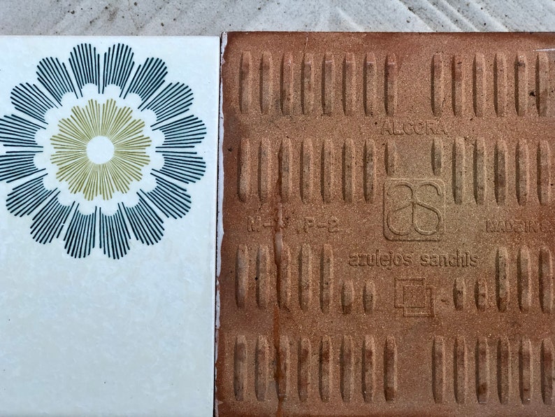 Spanish vintage 70s geometric tiles or tile trivets — set of 2, photo 5 of 10