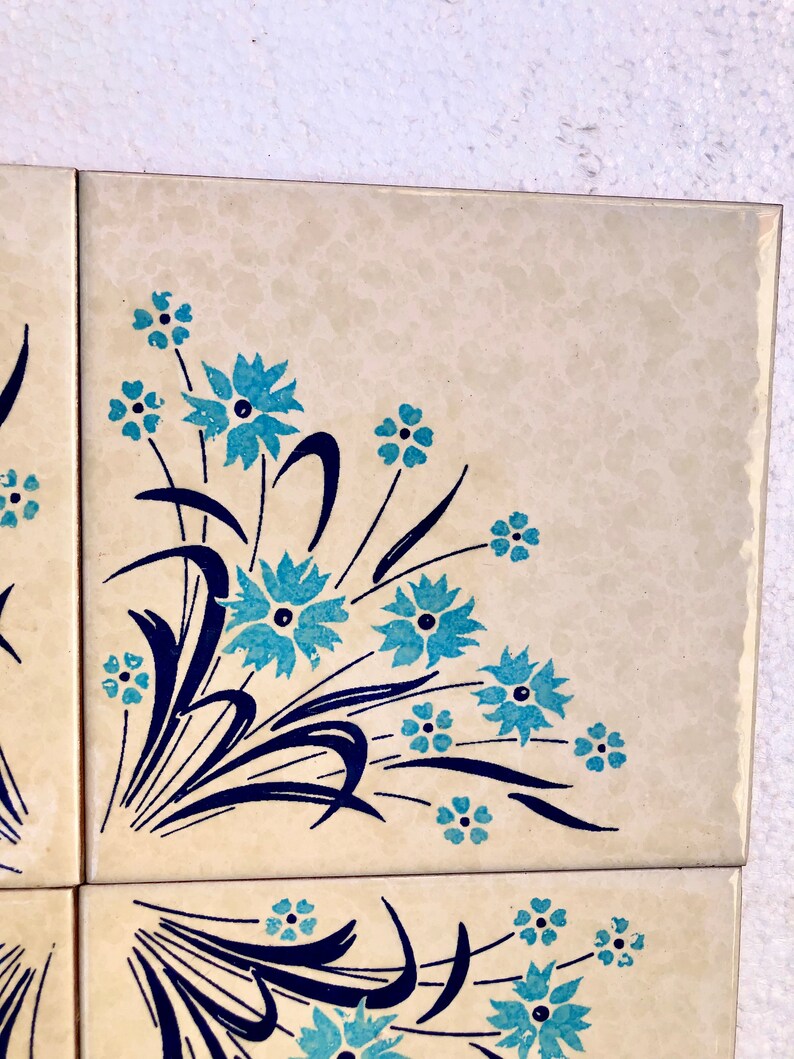 4 Spanish 70s blue and cream tiles – Flower power, romantic Fat Lava, photo 4 of 10