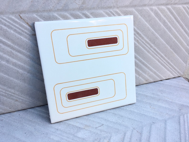 4 Spanish 70s vintage tiles – Brown, mustard yellow, cream, pop art style tiles, photo 7 of 10