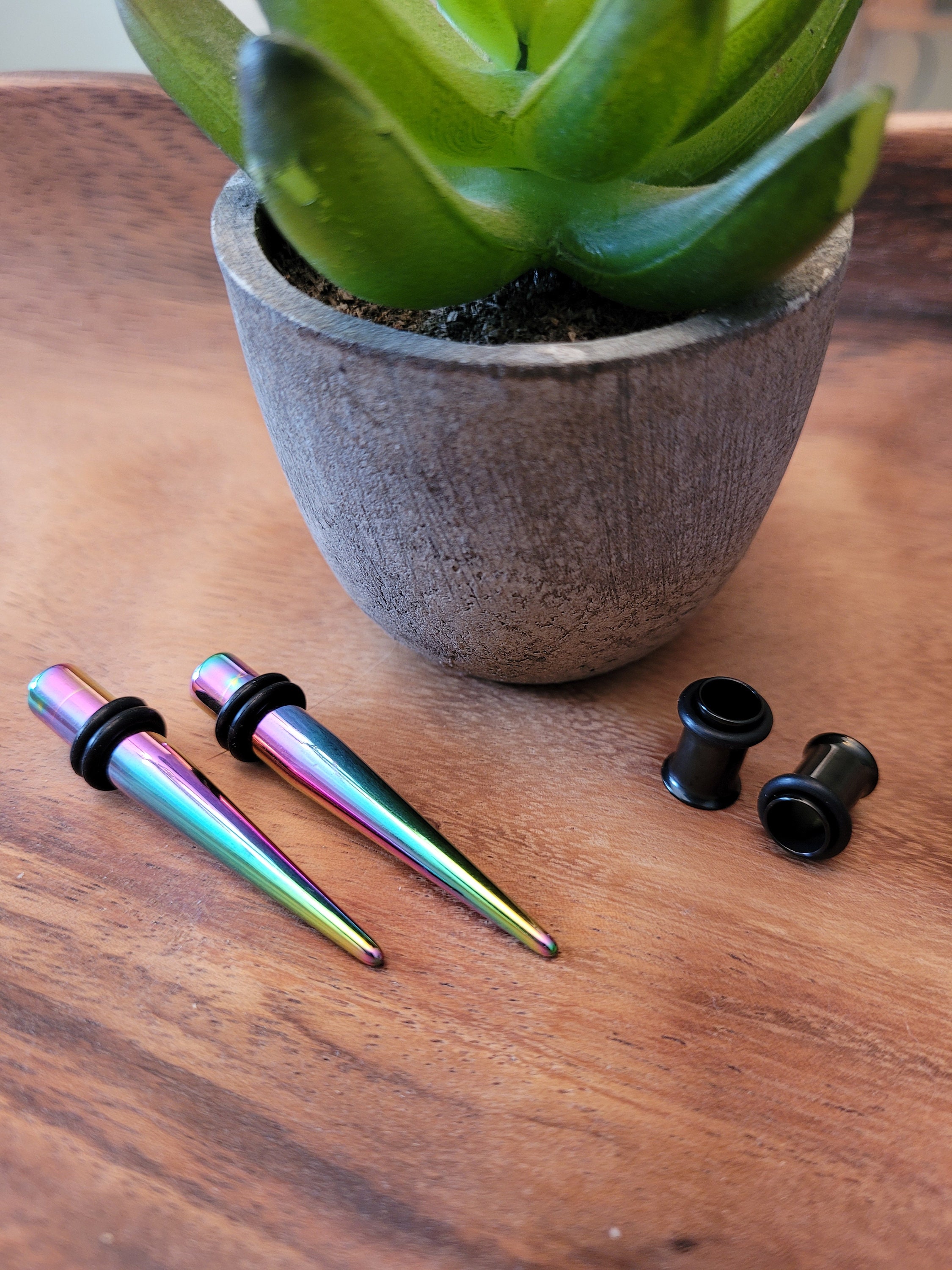 Pair 1g 7mm Rainbow Steel Tapers and Black Titanium Single Flare Tunnels Ear Stretching Kit Gauges Gauging 1 gauge plugs