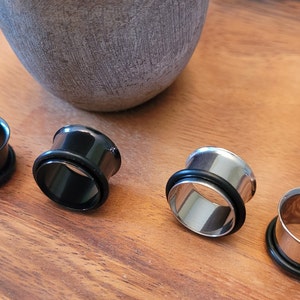 2 Pairs Single Flare Surgical Steel and Black Tunnels Gauges Ear Stretching Kit 10g 8g 6g 4g 2g 0g 00g 1/2 9/16 5/8 3/4 7/8 1 Inch plugs
