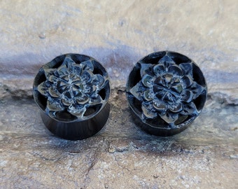 Pair of Organic Black Wood Hand Carved Flower Ear Plugs Gauges 0g 00g 1/2 9/16 5/8 3/4 7/8 8mm 22mm 19mm 16mm 14mm 12mm 10mm