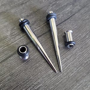 Paire de cônes et de tunnels en acier, kit d'étirement des oreilles, jauges, bouchons de jauge, 1 g 9 mm 7/16 1/2 9/16 5/8 po. entre 14 g 12 g 10 g 8 g 6 g 4 g 2 g 0 g 00 g