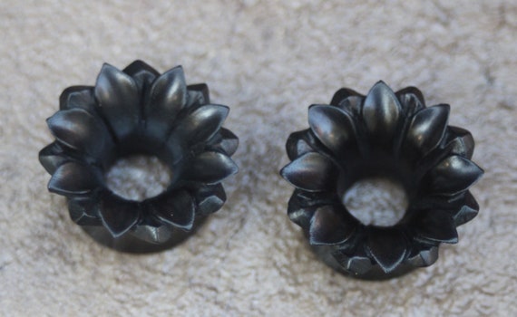 Hand Crafted Carved Two Toned Black Ebony/Sono Wood Lotus Floral Ear Plug Gauge 