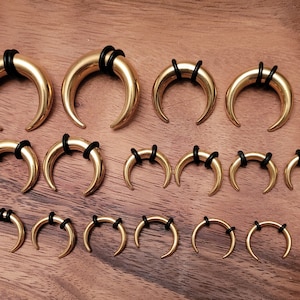 8 paires de pinces en acier doré 0 g-14 g Jauges coniques en fer à cheval 0 g 2 g 4 g 6 g 8 g 10 g 12 g 14 g Kit d'étirement des oreilles du septum 0 2 4 6 8 10 12 14 g