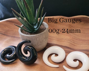 2 Pair Black White Ear Plugs Super Spirals Tapers Horseshoes Hangers Gauges 24mm 22mm 20mm 18mm 16mm 00g 1/2 9/16 5/8 3/4 7/8 inch earrings