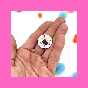 Miniature dollhouse plate with chocolate Easter bunny and candy, Easter miniatures, mini chocolate bunny, dollhouse miniatures, mini plate