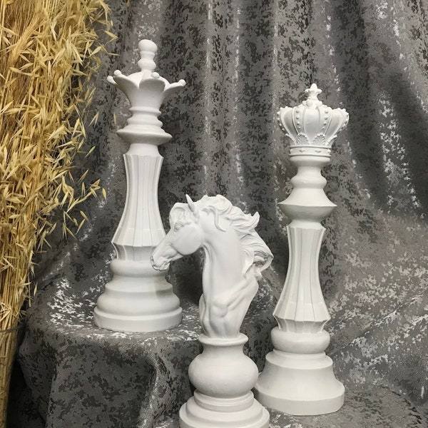 Statues de pièces d'échecs blanches grande taille | Sculptures chevalier, reine, roi | Décoration d'intérieur | Gambit | Cadeaux de pendaison de crémaillère | Buste de tête de cheval