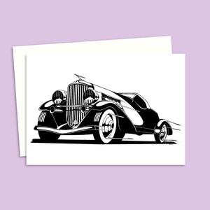 Carte de voeux de voiture vintage avec une illustration détaillée à la plume et à l'encre d'une voiture classique des années 30, idéale pour les amateurs de voitures anciennes, vierge à l'intérieur
