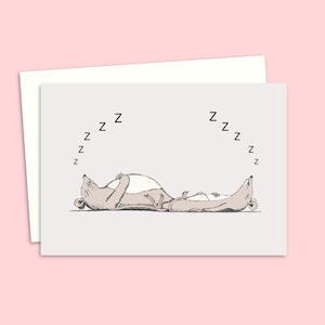 Tarjeta de felicitación de ratones durmiendo - Ilustración dibujada a mano, ideal para cualquier ocasión - Interior en blanco para tu propio mensaje