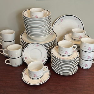 60 pc Versailles China Pearl Artland Collection China 1989 Full Dining Set