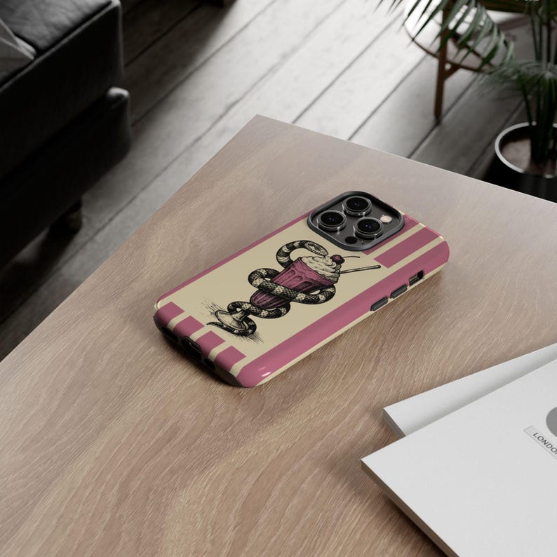 Étui pour téléphone vintage Snake Milkshake, housse de téléphone artistique, cadeau unique pour lui ou elle, esthétique rétro, accessoire pour amateur de gastronomie image 6