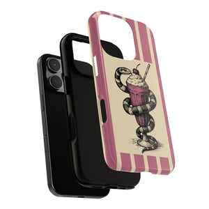 Étui pour téléphone vintage Snake Milkshake, housse de téléphone artistique, cadeau unique pour lui ou elle, esthétique rétro, accessoire pour amateur de gastronomie image 3