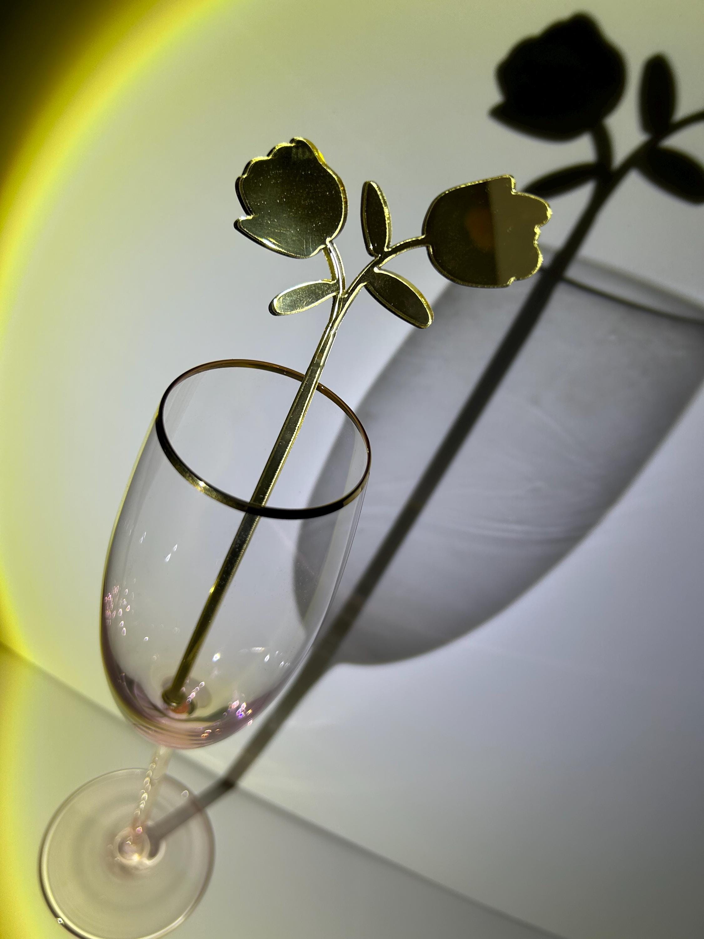 Mieszadło do drinków z motywem róży – złote lub srebrne | Elegancki akrylowy patyczek do mieszania koktajli | Kwiatowy patyczek do mieszania | Wesele, baby shower, impreza