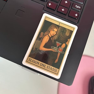 Adesivo de Carta de Tarô Stassi da Primeira Temporada - Adesivo Recortado Brilhante - Regras de Vanderpump - Stassi Schroeder - Bravo