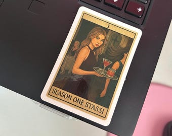 Adesivo per carte dei tarocchi Stassi della prima stagione - Adesivo fustellato lucido - Regole Vanderpump - Stassi Schroeder - Bravo
