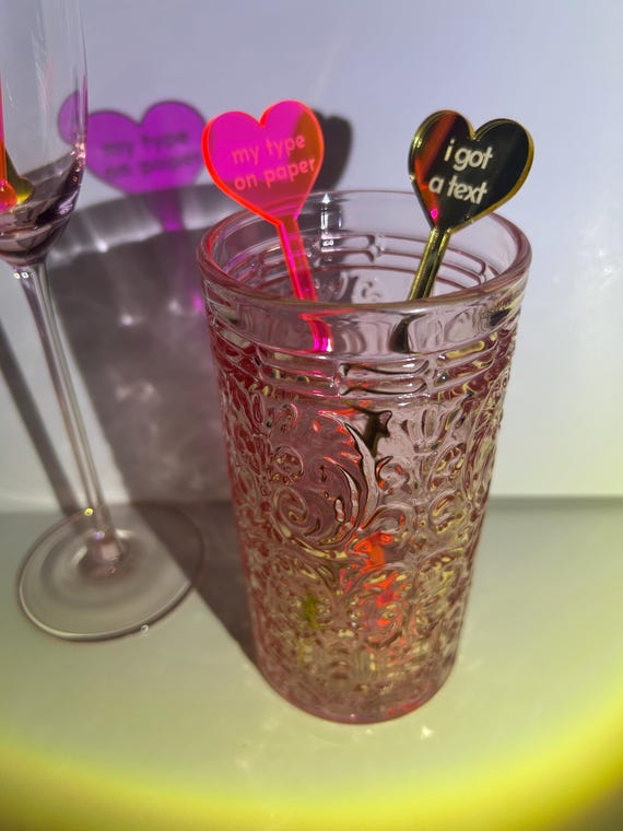 Love Island Drink Stirrers Set of 8 – Neon Pink or Mirror Gold Acrylic Heart Stir Sticks – Bachelorette Party Favors – Cute Cocktail Picks