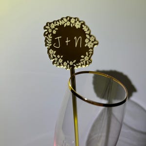 Benutzerdefinierte Blumen Initial Drink Stirrer - personalisierte Monogramm Stir Stick in Gold oder Silber Spiegel Acryl - Hochzeit, Verlobung, Brautparty