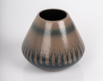 Small vintage vase shiny ceramic glowing glaze 60s Mid Century handmade PF1393
