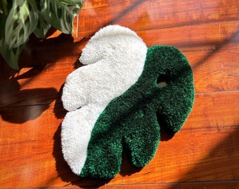 Mini green monstera tufted rug