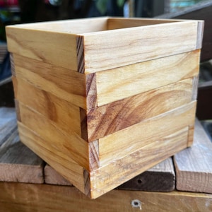 Übertopf aus Holz