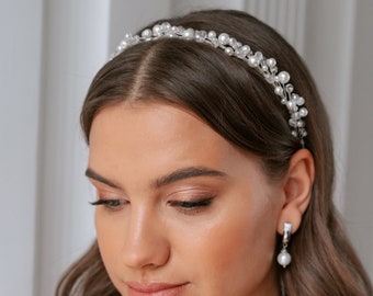 Pearl Bridal Headband, Minimalistic handmade pearl and crystal tiara, Bridesmaid Headpiece, Boho pearl hair band G035