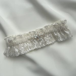 Ivory Lace Bridal Garter with Crystal and Pearls, Elegant Wedding Garter for Brides, Leg Garter, Lace Bridal Garter