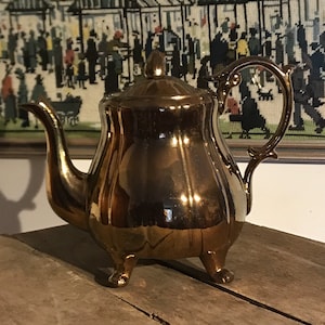 Teiera antica Staffordshire Lustre Ware su gambe.