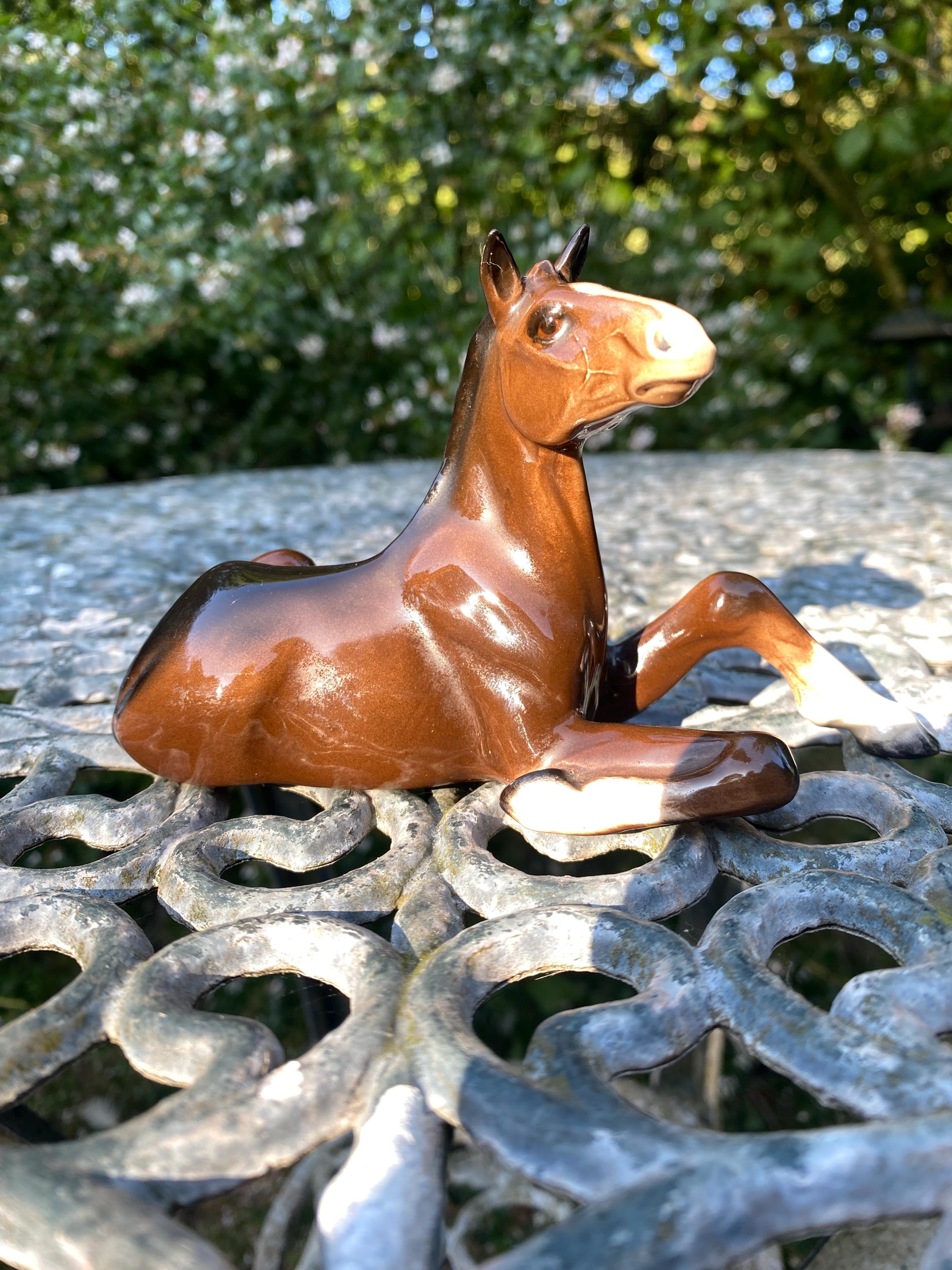 ベスウィック BESWICK 競走馬 ミルリーフ 木台付き フィギュア 陶器 ベスウィック BESWICK 競走馬 ミルリーフ 木台付き フィギュア