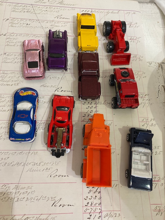 LOT DE 25 Voitures Cars Camions Tracteur Miniatures Dont 20 Majorette